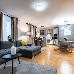 Live Centrally In A Spacious And Modern In Vienna