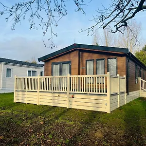 cherry-lodge-with-hot-tub.yorkshirehotels.net/