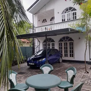 hellen-homestay.kandyhotelsnow.com/
